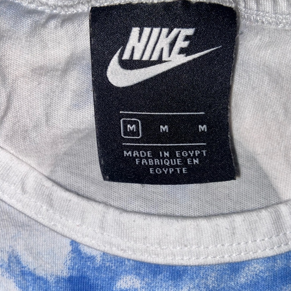 Mens nike tank top size medium smoke free no rips stains or tears